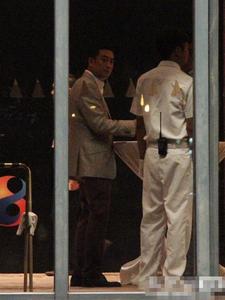 motor za rolete polisi mengajukan surat perintah penangkapan untuk 5 dari 8 korban Tionghoa karena semua korban luka parah